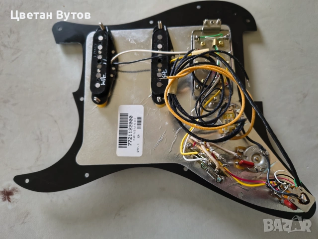 Fender оборудван пикгард, снимка 2 - Китари - 53484046