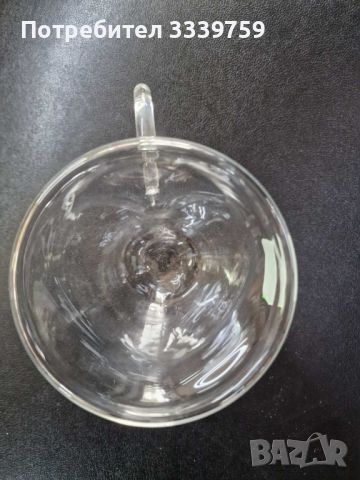 Двустенна стъклена термо чаша във формата на сърце.