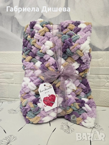 Ръчно плетени одеалца, шапки и шалове., снимка 12 - Спално бельо и завивки - 51197295