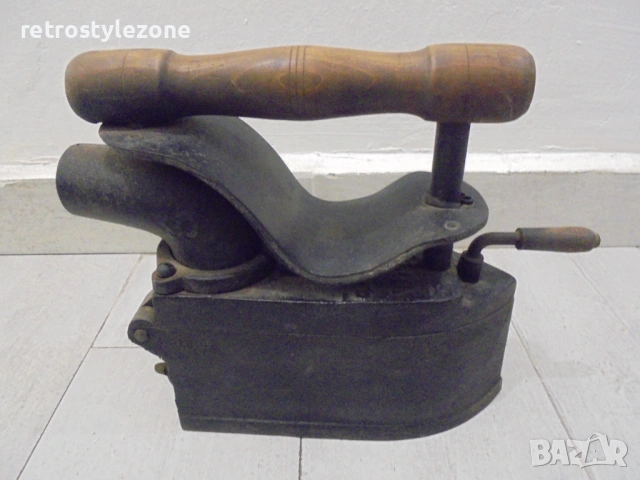 № 8526 Стара чугунена ютия на жар – ДВФ Казанлък – масивна, с комин и клапа, колекционерска, снимка 5 - Антикварни и старинни предмети - 53818655