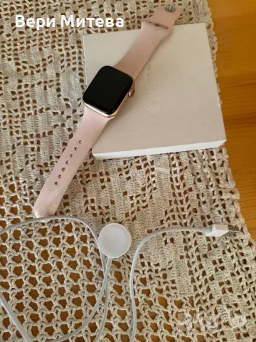 Apple watch 40 mm rose gold, снимка 1 - Смарт часовници - 47475377