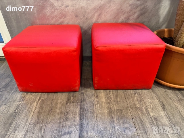 Двуместен диван и две табуретки