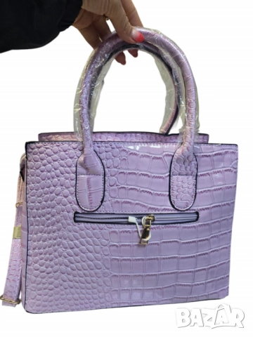 Дамска чанта с кроко текстура – изисканост и стил за всяка модерна жена, снимка 4 - Чанти - 52138221