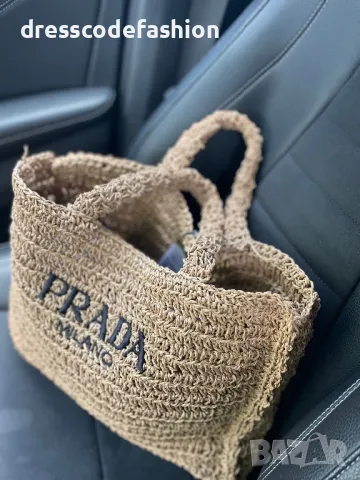 Разкошен модел дамска чанта Prada, снимка 2 - Чанти - 49814375