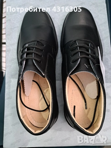 Обувки от естествена кожа.