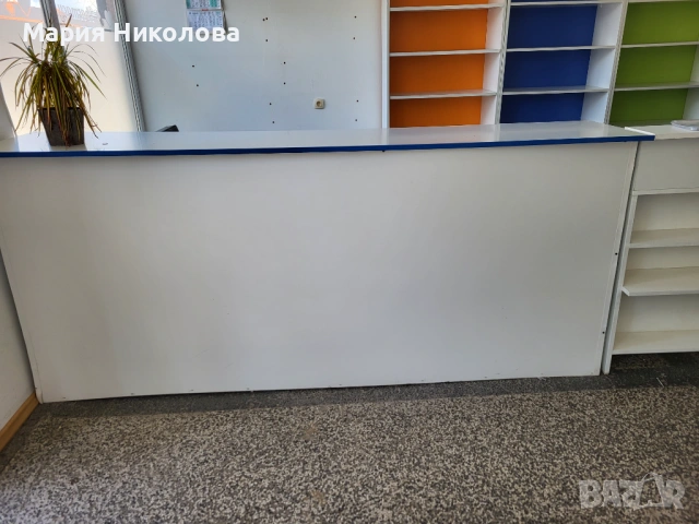 Продавам оборудване за магазин,аптека,Дрогерия или други