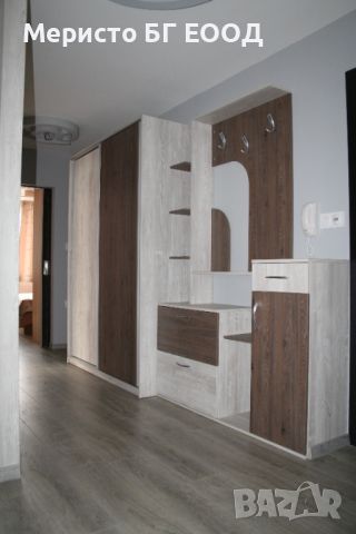 Изработка на мебели за коридор-дървесен цвят със сиво - Меристо БГ ЕООД, снимка 1 - Дърводелски услуги - 46228959