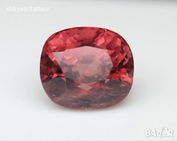 Шпинел с цвят Падпараджа в идеален размер 2.49кт.! Сертифициран! нов!, снимка 2 - Други - 50742612