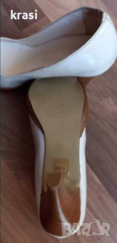 Лачени бели обувки на висок ток , снимка 5 - Дамски обувки на ток - 46245336