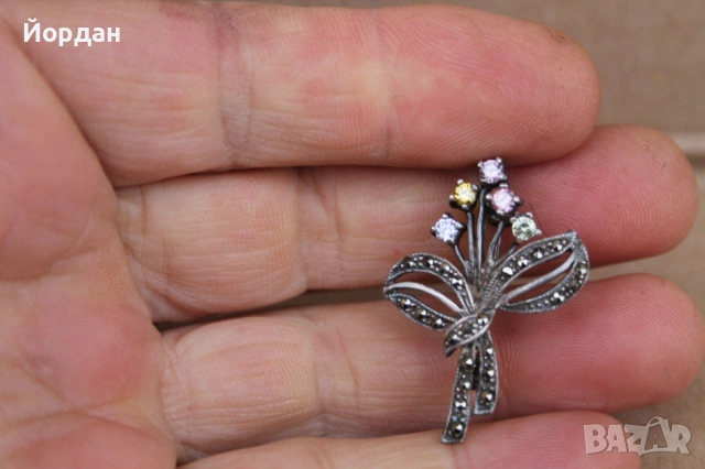 Дамска брошка с маркзити