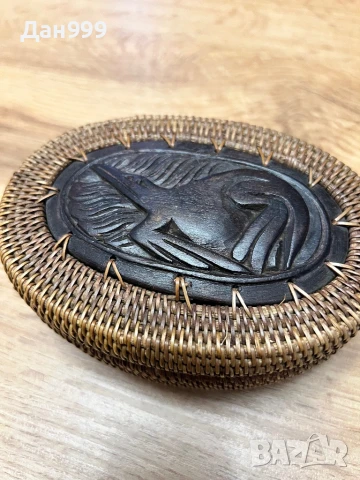 Стара ръчно изработена , плетена кутийка, снимка 1