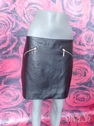 Черна къса пола с декоративни ципове от естествена кожа М, снимка 1 - Поли - 46404329