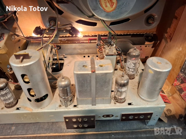 Продава се старинно дървено радио . , снимка 9 - Антикварни и старинни предмети - 53037901