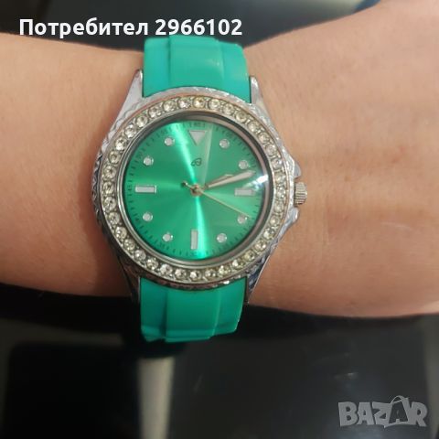 Дамски часовник  с гумена каишка, снимка 2 - Дамски - 45113028