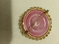 Стара брошка филигран позлата и розово стъкло размер диаметърът 3см, снимка 2
