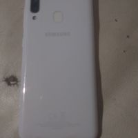 Samsung A40 За ремонт или части , снимка 2 - Резервни части за телефони - 45702150