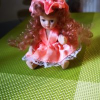 Малка порцеланова кукла , снимка 1 - Колекции - 46129522