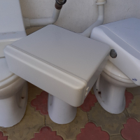 Комплект Тоалетни чинии с пластмасов капак и казанчета, снимка 2 - Други стоки за дома - 45019696