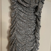 Нова уникална парти коктейлна блестяща вечерна рокля zara сребърни пайети , снимка 2 - Рокли - 45060886