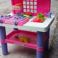 Детска кухня , снимка 1 - Играчки за стая - 45699037