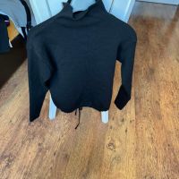 Дамски черен пуловер само за 5лв., снимка 2 - Блузи с дълъг ръкав и пуловери - 45972694