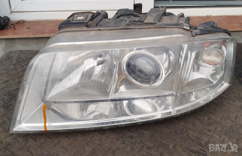 ляв, ксенонов фар- Hella, на части -Audi A6 c5, снимка 1