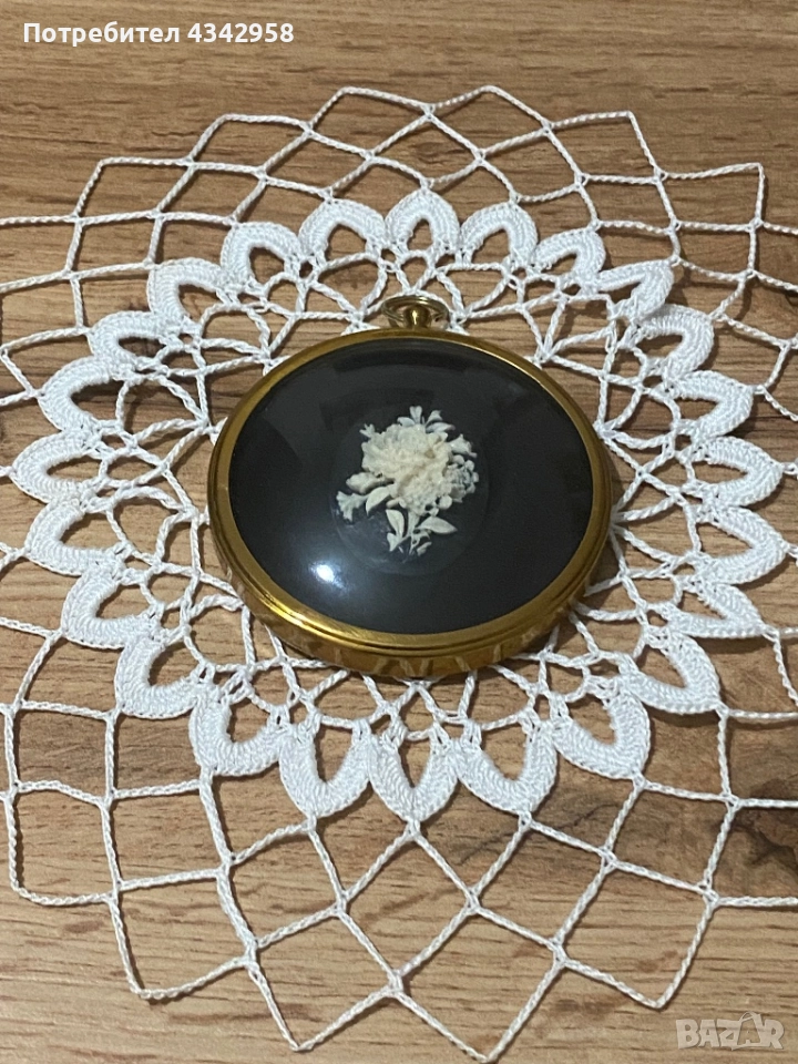 Винтидж камея “ Roses in Cameo”.1970-те., снимка 1