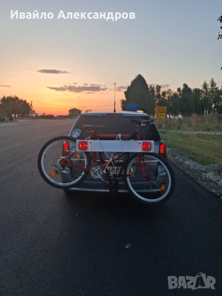 ПОД НАЕМ: стойка за колелета с борд, със светлини, снимка 1