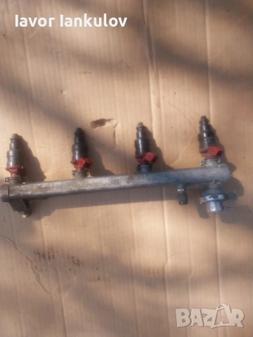 Бензинова рейка с дюзите за Опел Вектра Б 1998год. 2.0 136 к.с.