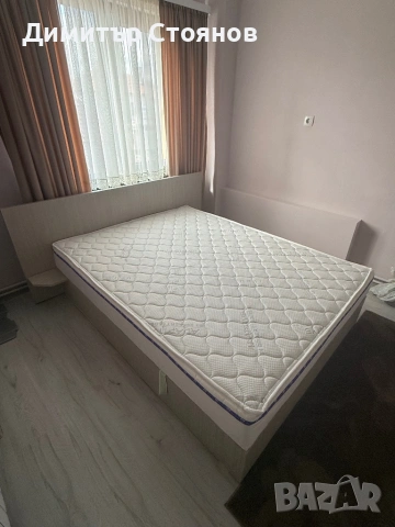 Спалня с включен матрак