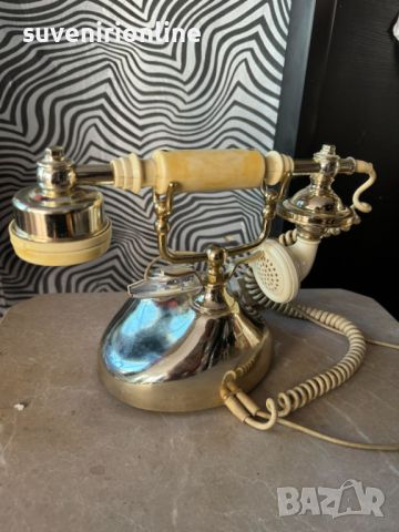 Стар колекционерски телефон с часовник , снимка 2 - Антикварни и старинни предмети - 45792735