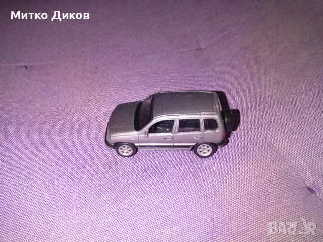Колекционерска количка WELLY 2003 CHEVROLET NIVA  1:34, снимка 2 - Колекции - 50166021