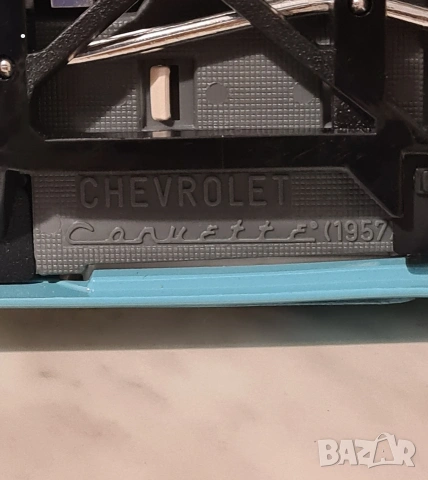 Колекционерски метален модел 1957 Chevrolet Corvette мащаб 1:18, снимка 11 - Колекции - 53394754