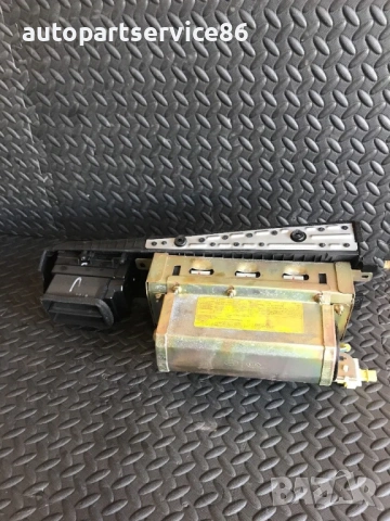 Детайл на таблото от страната на пътника за KIA Opirus 3.5 (2006) 84575-3F000, снимка 3 - Части - 53273688