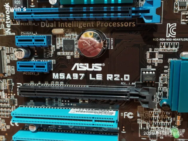 ✨Дънна платка: Asus M5A97 LE R2.0 Rev: 1.00 Socket AM3+, снимка 3 - Дънни платки - 48701682