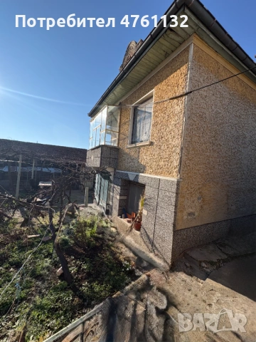 Двуетажна къща със 750 кв.м. двор