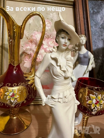 Дамата с перото” изискана фигура на млада и елегантна дама Код P2228, снимка 5 - Колекции - 54232710