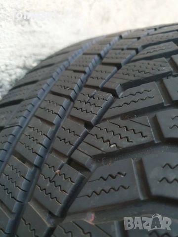 Зимни гуми Hankook - 205/50 R17, 93V, снимка 6 - Гуми и джанти - 51842389
