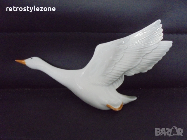 № 8398 Стара порцеланова фигура за стена   