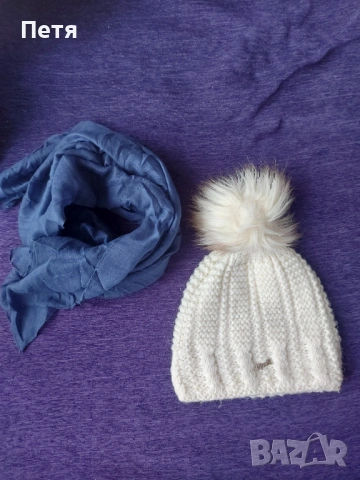 Дамска шапка в бяло