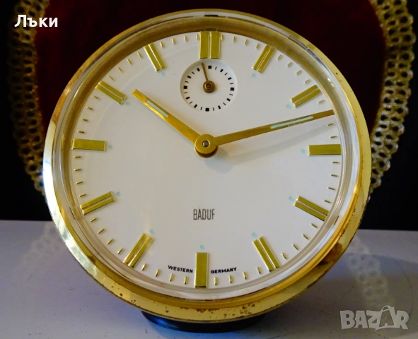 Механичен часовник,будилник Baduf. 