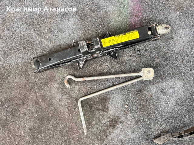 09111-0F020. Крик за Тойота корола версо. 2004-2008г