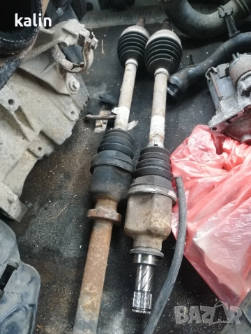 Продавам лява и дясна полуоска от Датчия 1,5 dci