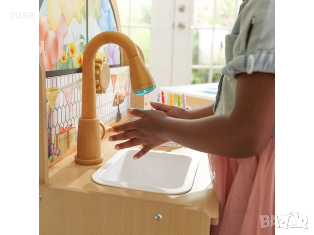 НОВИ! Дървена детска кухня с аксесоари KidKraft, снимка 10 - Играчки за стая - 53967107