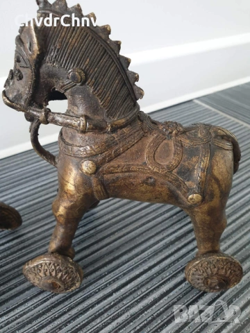 Индия 19ти век/2бр стари индийски бронзови коне на колела/малки кончета-играчки, снимка 3 - Антикварни и старинни предмети - 53507464