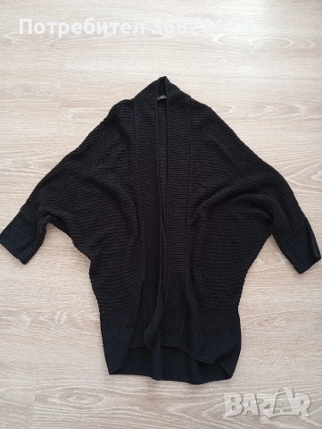 продавам два броя дамски жилетки 