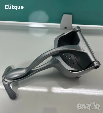 Ръчна метална преса за лимон и цитрусови плодове