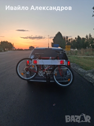 ПОД НАЕМ: стойка за колелета с борд, със светлини