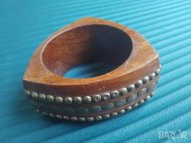 Масивна дървена гривна с метален обков, снимка 4 - Гривни - 52325680
