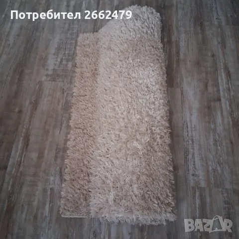 Продавам бял килим. 1,20м./1,00м.